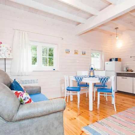 Feriehus 1 Bedroom Amazing In Ustka